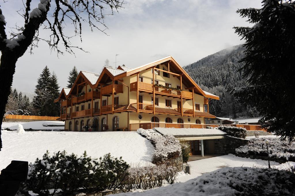 Holidays Dolomiti Apartment Resort Carisolo Dış mekan fotoğraf