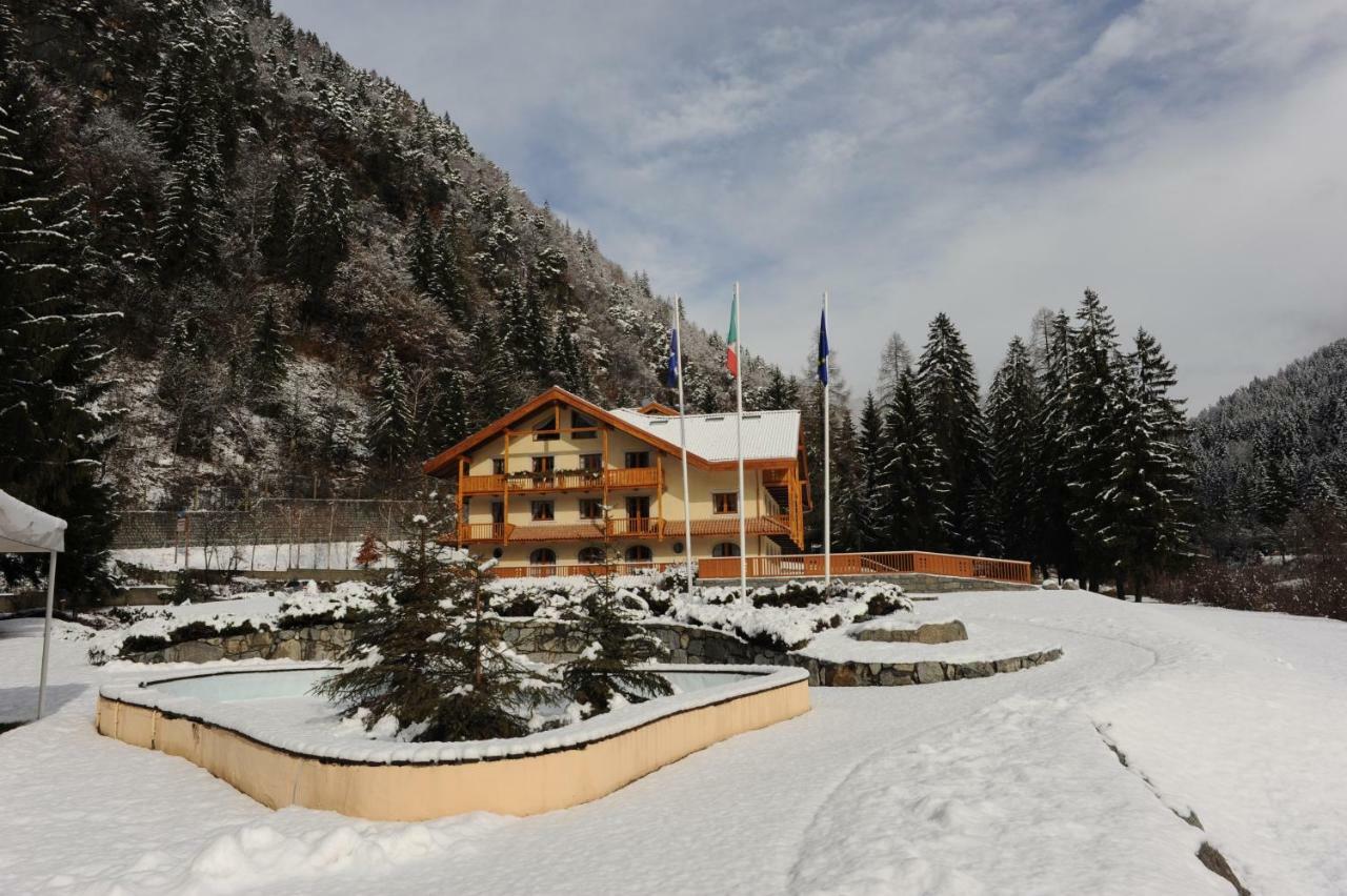 Holidays Dolomiti Apartment Resort Carisolo Dış mekan fotoğraf