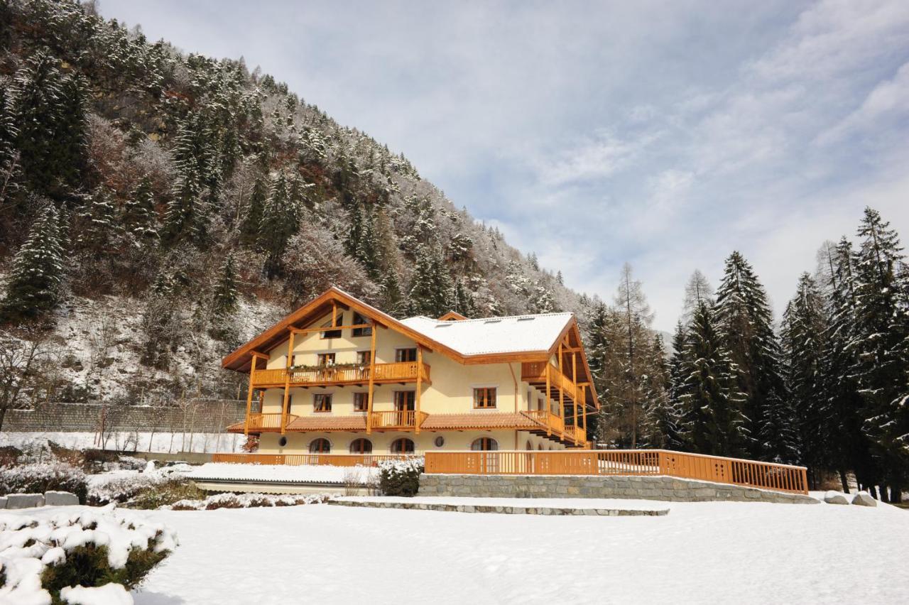 Holidays Dolomiti Apartment Resort Carisolo Dış mekan fotoğraf